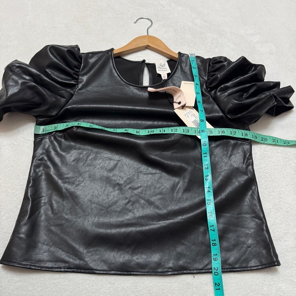 Cinq a Sept sz S Erin Short Sleeves Faux Leather Top Women's Black - Picture 7 of 8